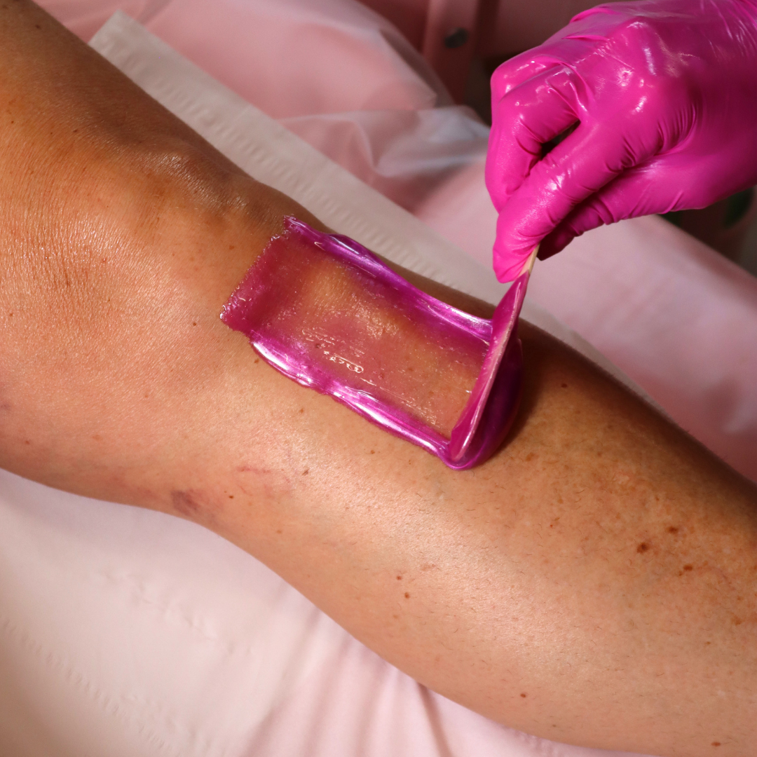 Pinkfishes Siren Hard Wax being applied to a leg.